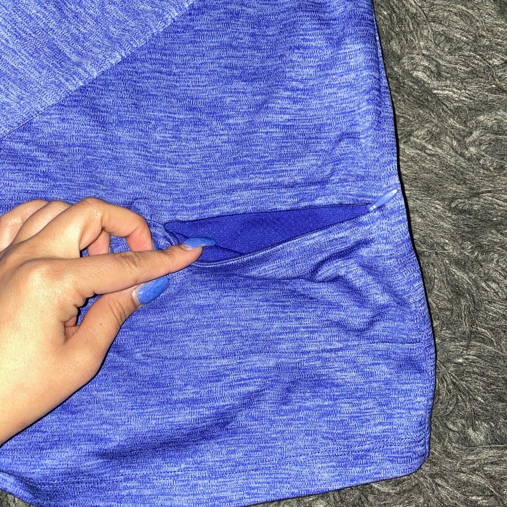 Workout top - Picture 3 of 4